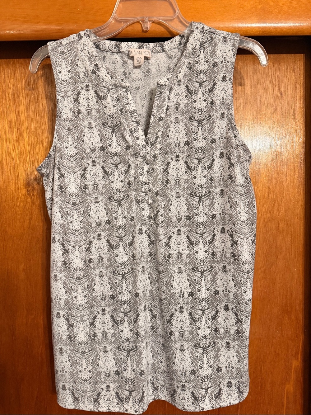 Elaine Rose Sleeveless Printed Split-Neck Camisole medium